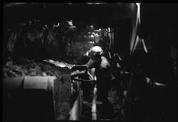Minatori al lavoro con la trivella a Nuraxi figus
